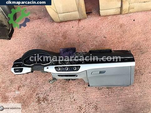 Audi A4 Göğüslük çıkma parça
