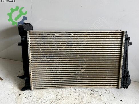 Audi A4 Intercooler Radyatörü çıkma parça