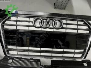 Audi A4 Orijinal Çıkma Ön Panjur 8W0853651