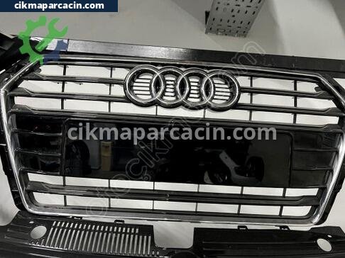 Audi A4 Ön Panjur çıkma parça