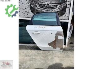 AUDİ A4 SAG ARKA KAPI DOLU