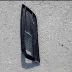 Audi A4 sağ sis farı çerçevesi