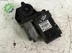 AUDİ A4 SOL ARKA KAPI CAM MOTORU