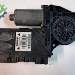 AUDİ A4 SOL ÖN CAM MOTORU VE BEYNİ