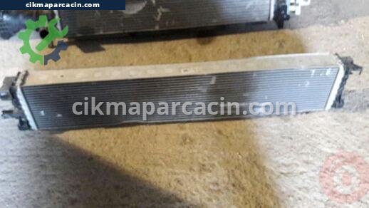Audi A4 Intercooler Radyatörü çıkma parça