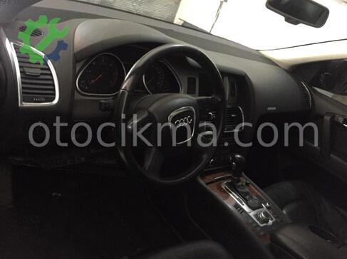 Audi Q7 Torpido çıkma parça