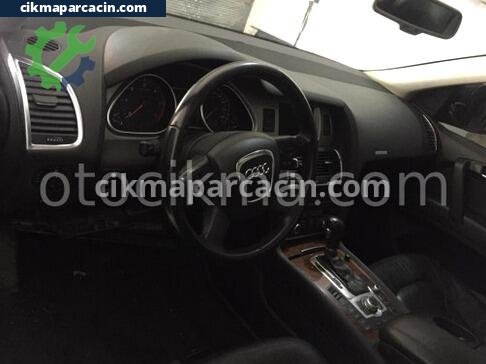 Audi Q7 Torpido çıkma parça