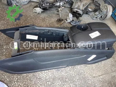 Audi Q7 Kol Dayama çıkma parça