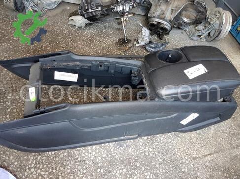 Audi Q7 Kol Dayama çıkma parça