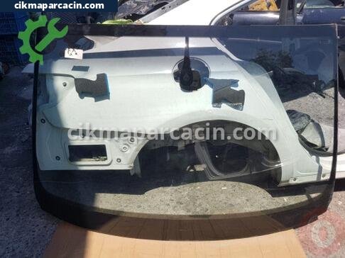 Audi Q7 Ön Cam çıkma parça