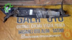 Audi Q7 Ön Cam Izgarası Hatasız Orjinal Çıkma