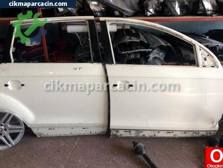 Audi Q7 Ön Kapı çıkma parça