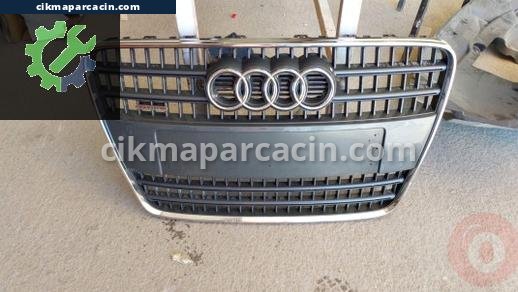 Audi Q7 Ön Panjur çıkma parça