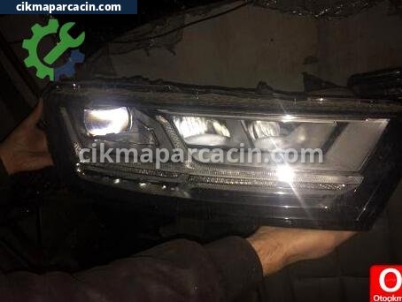 Audi Q7 Sağ Ön Far çıkma parça