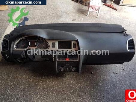 Audi Q7 Torpido çıkma parça