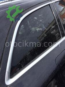 Audi Q7 Sağ Arka Kelebek Camı hatasız orjinal çıkma