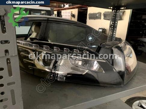 Audi Q7 Sağ Ön Far çıkma parça