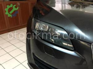 Audi Q7 sağ ön far hatasız orjinal çıkma