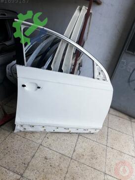 Audi Q7 Sağ Ön Kapı çıkma parça