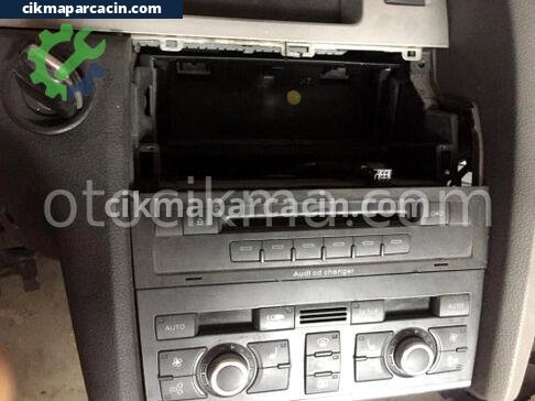 Audi Q7 Teyp Çerçevesi çıkma parça