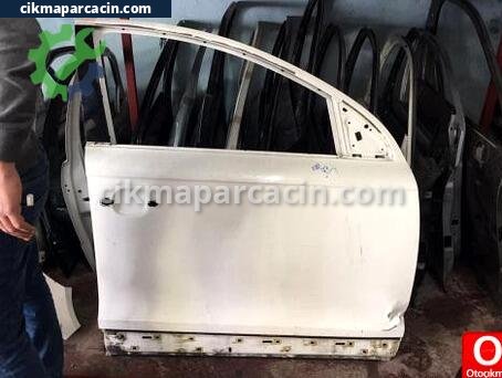 Audi Q8 Sağ Ön Kapı çıkma parça