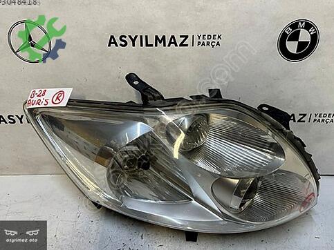 Toyota Auris Sağ Ön Far çıkma parça