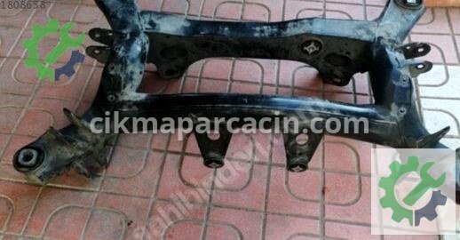 BMW 3 Serisi Arka Travers 3SERISI çıkma parça