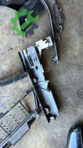 BMW 4 SERİ F32 F33 F36 ÖN PANEL BAĞLANTI SACI