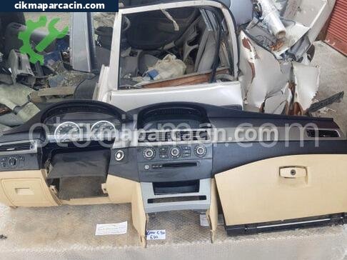 BMW 5 Serisi Torpido çıkma parça
