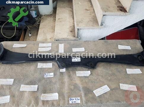 BMW 5 Serisi Ön Cam Izgarası çıkma parça