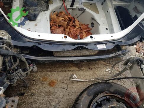 BMW 5 Serisi Arka Tampon Demiri çıkma parça