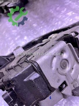 BMW 5 Serisi Sağ Ön Kapı Kilidi 51217477702 çıkma parça