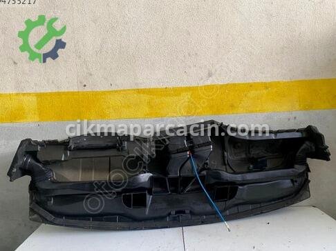 BMW 5 Serisi Torpido çıkma parça
