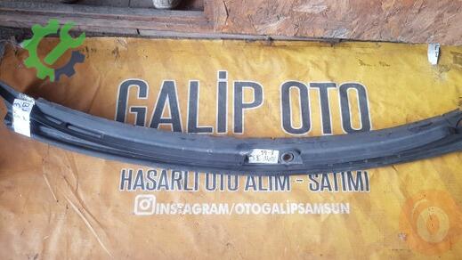 BMW 3 Serisi Ön Cam Izgarası çıkma parça