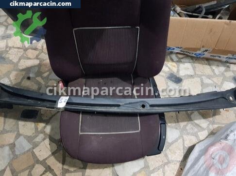 BMW 3 Serisi Ön Cam Izgarası çıkma parça