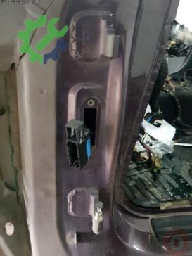 BMW 3 Serisi Kapı Menteşesi çıkma parça