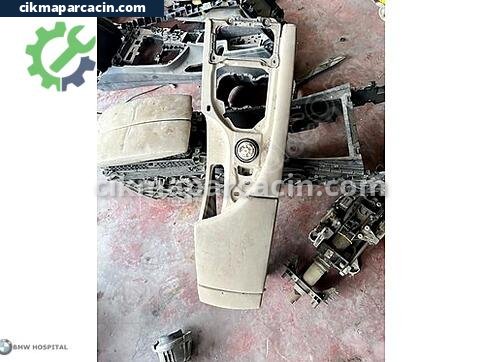 BMW 5 Serisi Orta Konsol çıkma parça