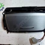 BMW E90 E87 KÜLLÜK ORTA KONSOLDAKİ