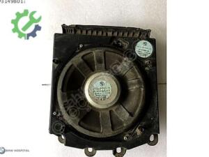 BMW E90 KOLTUK ALTI SUBWOOFER SAĞ ( ORJİNAL )