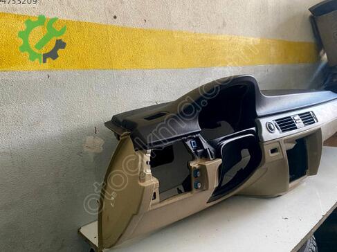 BMW 5 Serisi Torpido çıkma parça