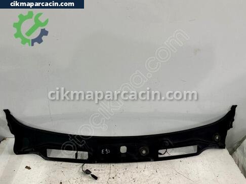 BMW 3 Serisi Ön Cam Izgarası çıkma parça