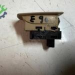 BMW E90 SAĞ ÖN CAM DÜĞMESİ