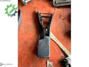 BMW E90 SİYAH ORTA KONSOL ( ORJİNAL )