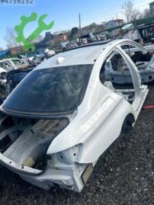 BMW F10 BEYAZ BAGAJ CAMI ORJİNAL ÇIKMA
