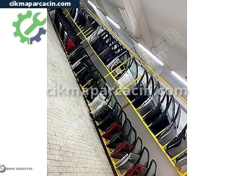BMW 1 Serisi Sağ Arka Kapı çıkma parça