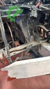 BMW F20 SAĞ FAR YUVA SACI