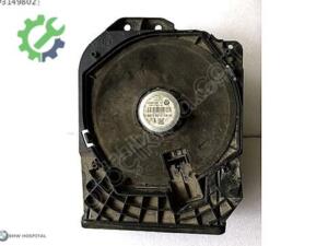 BMW F30 KOLTUK ALTI SUBWOOFER SAĞ ( ORJİNAL )