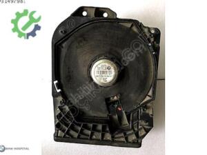 BMW F30 KOLTUK ALTI SUNWOOFER SAĞ ( ORJİNAL )