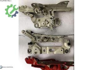 BMW F30 SOL KAPUT MENTEŞESİ ( ORJİNAL )
