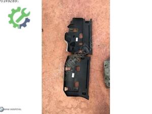 BMW G20 3 SERİSİ GÖĞÜSLÜK ALTI BAKALİTİ